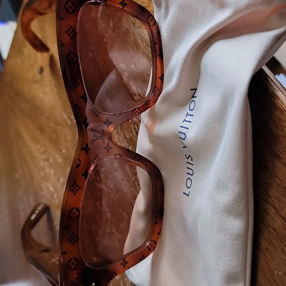Louis Vuitton Blade Sunglasses - Picture 11 of 12
